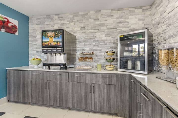 Breakfast area