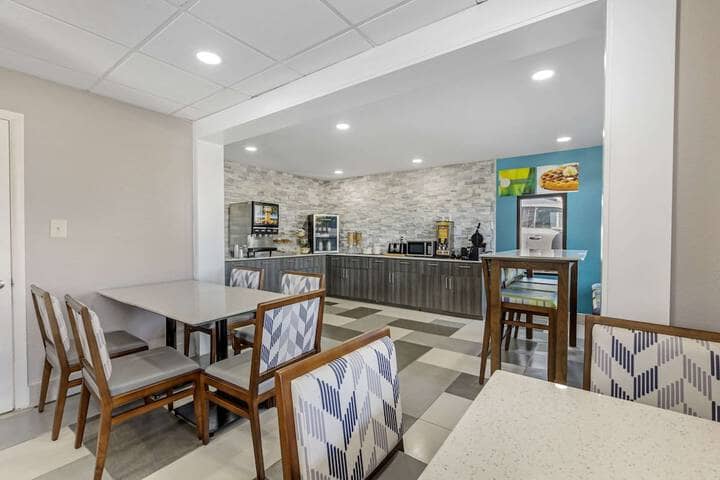 Breakfast area