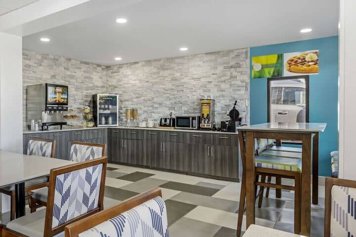 Breakfast area